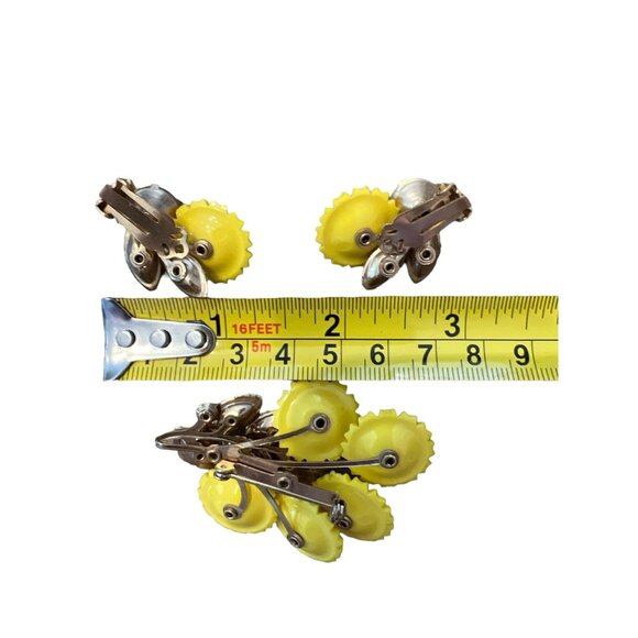 Vintage Mid Century Bright Yellow Flowers W Rhinestones Brooch & ClipOn Earrings - Picture 3 of 4